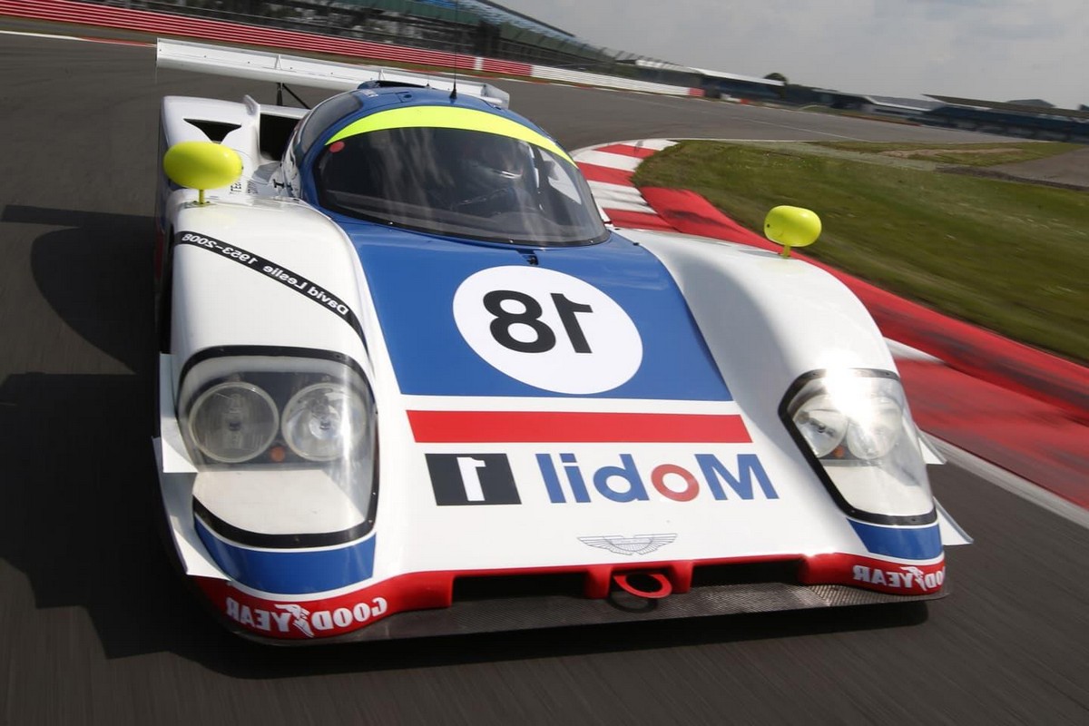 Una garrafa de líquido limpiaparabrisas